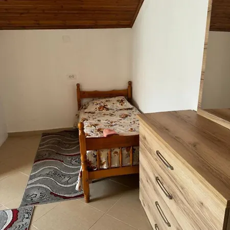 Zefi Rrenc * Shkoder